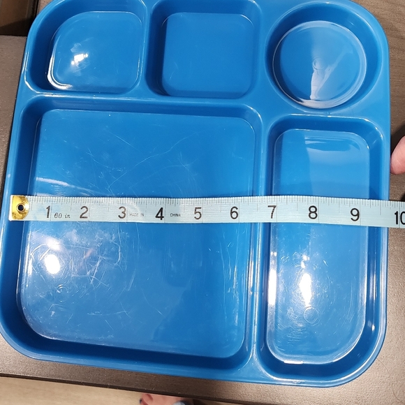 Set of FOUR Blue Plastic Compartment Plates - Picture 6 of 9